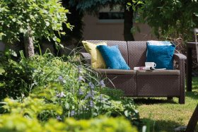 Диван пластиковый Корфу (Corfu love seat) коричневый - серо-бежевый* в Югорске - yugorsk.ok-mebel.com | фото 4